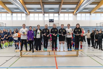 Bild 22 - C-Juniorinnen 3 Loewinnen Cup